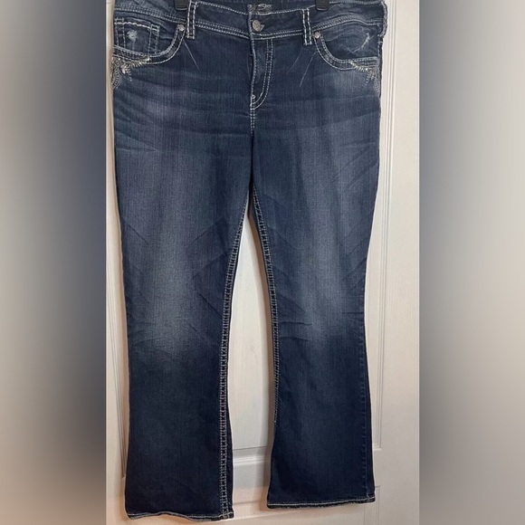 Silver Suki Women’s 20/32L Dark Wash Embellished Jeans - Picture 1 of 12